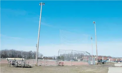  ?? PETER MCCABE/ THE GAZETTE ?? A new French elementary school will be built on the baseball diamond of the Cité des Jeunes high school in Vaudreuil-Dorion. The new school will have three classes at each grade level, kindergart­en through Grade 6. Like other new buildings, the new...