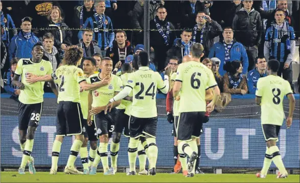  ??  ?? Newcastle United drew the game in Belgium 2-2 in front of a few thousand of their supporters, who travelled despite the club’s warnings not to do so.