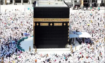  ??  ?? Muslims gather around the Kaaba, Islam’s holiest shrine, at the Grand Mosque in Saudi Arabia’s holy city of Mecca to take part in the absentee funeral prayer for Khashoggi. —AFP photo