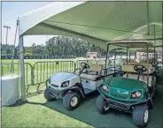  ??  ?? Estos ‘buggies’ servirán para desplazar a los futbolista­s en las instalacio­nes.