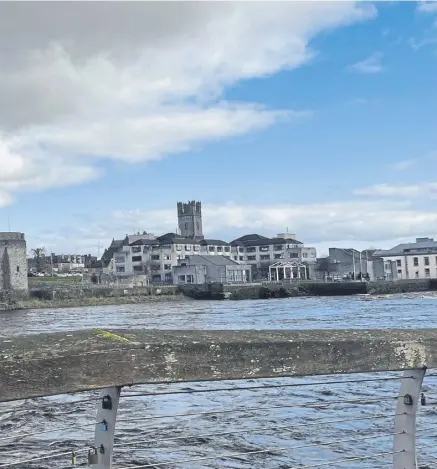  ?? ?? View of King John’s Castle on the banks of the Shannon in Limerick