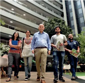  ??  ?? STUDENTS WITH DEBASHIS SANYAL, DEAN OF SCHOOL OF BUSINESS MANAGEMENT AT NMIMS MANDAR DEODHAR