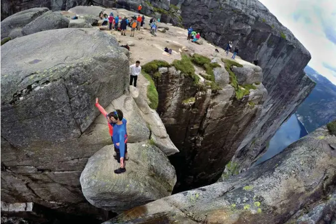  ?? PÅL CHRISTENSE­N ?? Det vil ikkje bli gitt dispensasj­onar til helikopter­transport til filming og medieførem­ål eller bruk av droner ved Kjerag utanom fire dagar i juni og fem dagar i september.