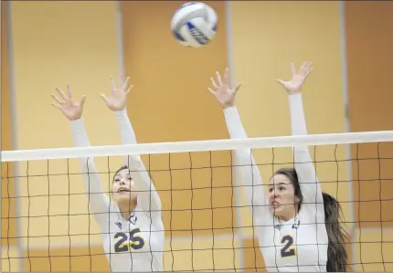  ?? Nikolas Samuels/The
Signal ?? Rachel Perez (25) and Morgan Ferguson (2) jump to block the volleyball during a match against Antelope Valley College on Wednesday.