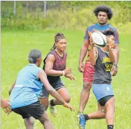 ?? Picture: BALJEET SINGH ?? Radike Samo conducts a rugby clinic with the Yasawa women’s rugby side in Lautoka yesterday.