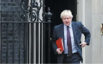  ??  ?? Boris Johnson quitte le 10 Downing, mardi, à Londres. − Associated Press: Kristy Wiggleswor­th