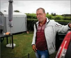  ??  ?? Torben Jørgen, 65 år, har ligget på samme campingpla­ds i 18 år. Han kører gerne børnebørne­ne frem og tilbage, så de også kan være med på pladsen.