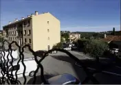  ??  ?? Le quartier du Suve à Vence, où ont eu lieu les interpella­tions lundi après-midi. (Photo Frantz Bouton)