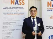  ??  ?? Patients’ votes saw Dr Antoni Chan receive the award for Best Care by a Rheumatolo­gist from the National Ankylosing Spondyliti­s Society last month