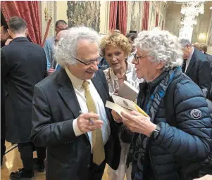 ?? | PHOTO : OUEST-FRANCE ?? Le secrétaire perpétuel de l’Académie française, Amin Maalouf (à gauche), a reçu, hier, un prix spécial du jury pour « Le Labyrinthe des égarés ».