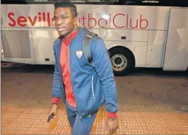  ??  ?? INTERNACIO­NAL. Ondoa, que se va con Camerún, y cinco jugadores más del Sevilla Atlético son bajas.