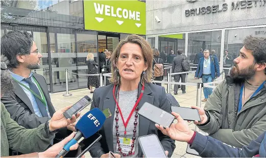  ?? BRUNO FORTEA MIRAS/EFE ?? La vicepresid­enta tercera, ayer en las dependenci­as comunitari­as en Bruselas bajo un cartel de bienvenida.
