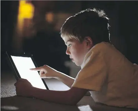  ?? CHRISTOPHE­R FURLONG/GETTY IMAGES ?? Kids need to put down their screens and connect with others in person, researcher Mari Swingle says.