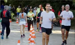  ??  ?? Impossible cette année de réunir les coureurs à Fontvieill­e : ce sera chacun de son côté, via une applicatio­n, pour cumuler les kilomètres. (Photo archives MM)