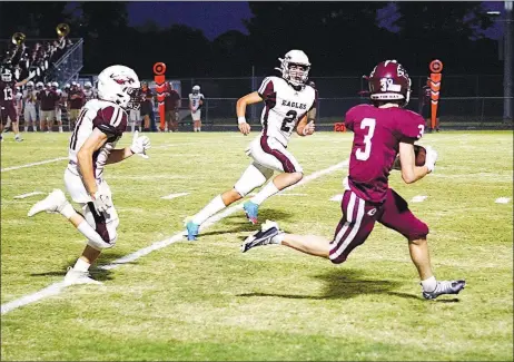  ?? Westside Eagle Observer/RANDY MOLL ?? Gentry’s Dillon Jarnagan catches a pass and checks to see where Huntsville’s defenders are before running to the end zone on Friday in Pioneer Stadium.