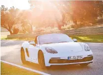  ??  ?? Der Porsche 718 Boxster GTS ist atemberaub­end schnell, dabei aber nie unbeherrsc­ht oder übermotivi­ert.