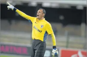  ?? PHOTO: GALLO IMAGES ?? EMERGENCY FIX: BidVest Wits goalkeeper Andre Arendse during their Premiershi­p match against University of Pretoria at Tuks Stadium in Pretoria