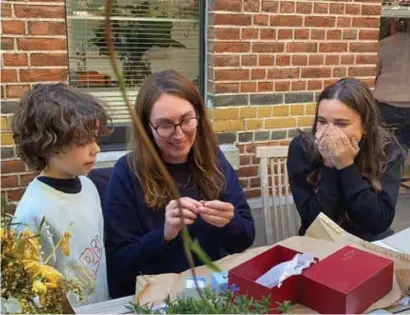  ?? FOTO RR ?? Anda, de vrouw van Christophe Lambrecht, met haar kinderen.