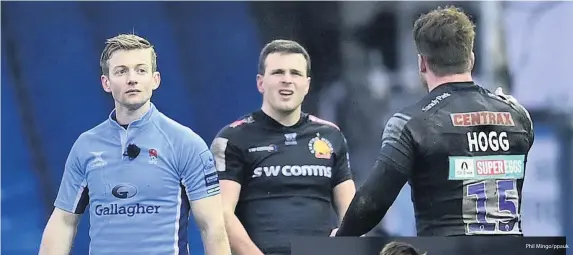  ?? Phil Mingo/ppauk ?? > A dejected Joe Simmonds and Stuart Hogg of Exeter Chiefs question the decision of referee Christophe Ridley that led to their defeat to Northampto­n