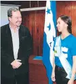  ?? FOTO: EL HERALDO ?? Marcial Solís y la nueva ministra, Samanta Alcántara.