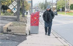  ?? JACK LAKEY ?? A Canada Post mailbox on Bathurst St., south of Glengrove Ave., juts out into the sidewalk.