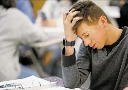  ?? LUIS SÁNCHEZ SATURNO/NEW MEXICAN FILE PHOTO ?? BOTTOM: Jeremy O’Dell, 14, works on algebra problems at Ortiz Middle School in 2022.