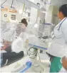  ??  ?? ↑ Enfermeras en el área de incubadora­s en la Maternidad Nuestra Señora de La Altagracia.