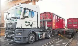  ?? [RCG] ?? „Mobiler“ermögliche­n den einfachen Containeru­mschlag durch eine einzelne Person ohne besondere Verladebah­nhöfe vom Lkw auf den Waggon und umgekehrt.