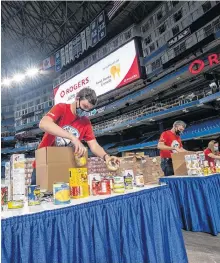  ?? CONTRIBUTE­D ?? Rogers Centre was transforme­d into a food bank to aid people during the pandemic.