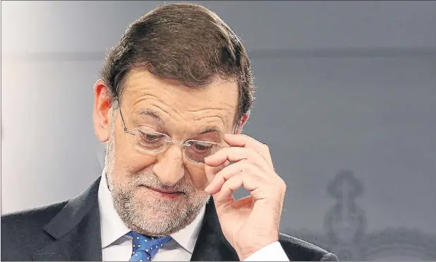  ??  ?? Mariano Rajoy, ayer durante la comparecen­cia para hacer balance de sus primeros meses de gobierno, después del Consejo de Ministros