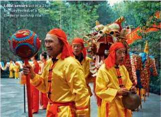  ??  ?? Local seniors act in a 21stcentur­y revival of a Yellow Emperor worship rite