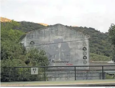  ?? JAVIER FLORES ?? Instalacio­nes de la marca de chicharrón especial La Montanera del Sur, en el municipio malagueño de Benaoján.