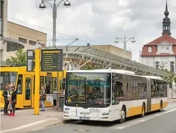  ?? ARIFOTO UG / DPA ?? Viele der 2000 Linienbuss­e in Thüringen dienen auch als Schulbusse.