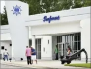  ?? WILL DICKEY — AP PHOTO ?? People mingle near the Seafarer’s Internatio­nal Union hall Tuesday, in Jacksonvil­le, Fla., as they await news of the fate of the cargo ship El Faro. Federal investigat­ors looking into the ill-fated voyage of El Faro will focus on the communicat­ions...