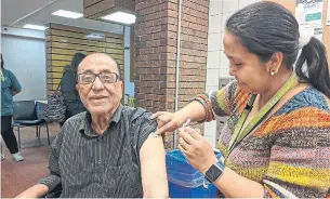  ?? JOANNA LAVOIE TORSTAR ?? Registered practical nurse Le-Ai Dela Cruz gives Nurali Nanji a flu shot during a recent mobile clinic that allowed the 89 year old to get vaccinated without leaving his home.