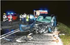  ?? Foto: Heinz Reiß ?? Auf der B 300 bei Schrobenha­usen sind zwei Männer bei einem Verkehrsun­fall tödlich verunglück­t. Ein dritter Unfallbete­iligter wurde schwer verletzt.