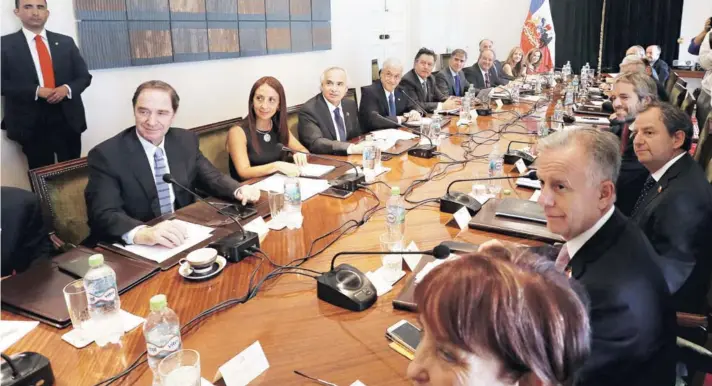  ?? FOTO: AGENCIAUNO ?? A las 15 horas se inició la primera reunión de todo el gabinete con Sebastián Piñera en La Moneda.