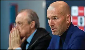  ??  ?? Le désarroi de Florentino Pérez à l’annonce de la décision de Zinédine Zidane.