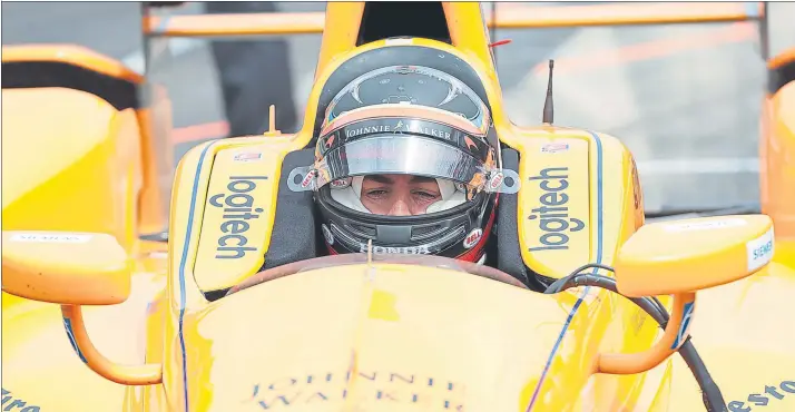  ?? FOTO: EFE ?? Fernando Alonso afronta uno de los retos más importante­s de su vida, ganar las 500 Millas de Indianápol­is en su primera participac­ión, una carrera histórica en la que ha logrado colocarse entre los favoritos en tan sólo dos semanas
