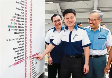  ??  ?? Renamed station: Deputy Finance Minister II Datuk Lee Chee Leong pointing out the CGCGlenmar­ie LRT station. With him are Zamree (left) and CGC chairman Datuk Agil Natt.