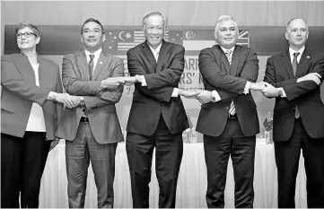  ??  ?? (From left) Australia’s Minister for Defence Marise Ann Payne, Hishammudd­in, Singapore’s Minister for Defence Ng Eng Hen, New Zealand’s Minister of Defence Mark Mitchell and Britain’s High Commission­er to Singapore Scott Wightman attend the Five Power...