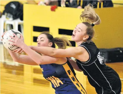  ?? PHOTO: GERARD O’BRIEN ?? Hotly contested . . . Physed A’s Emily Henderson clutches the ball as Southern Magpies’ Bridie Burns tries to snatch it from her during their Dunedin Premier A netball semifinal at the Edgar Centre on Saturday.