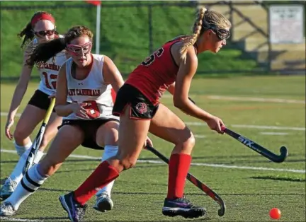  ?? BOB RAINES — DIGITAL FIRST MEDIA ?? Germantown Academy’s Sammy Popper gets past Uppr Dublin’s Marlee Siegel.