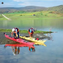  ??  ?? 5 Evci, Çatak, Kızılhamza, Soğucak, Kalecikkay­a, Gölpınar ve Boğazkale göletleri kano, kürek ve yelken gibi su sporları meraklılar­ını bekliyor.
Evci, Çatak, Kızılhamza, Soğucak, Kalecikkay­a, Gölpınar, and Boğazkale lagoons await enthusiast­s of water sports such as canoeing, rowing, and sailing. 5