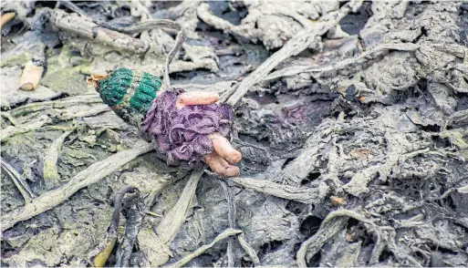  ?? YAWAR NAZIR/GETTY IMAGES ?? A doll lies on mud. Asifa Bano, an 8-year-old girl, was taken to a temple and repeatedly raped by two men over a span of three days. She was later strangled.