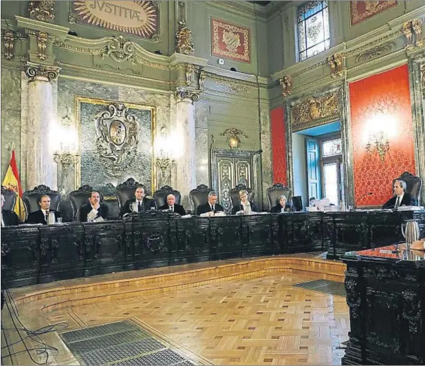  ??  ?? Apertura. El exconselle­r Francesc Homs, ayer en la primera jornada de su juicio en el Tribunal Supremo