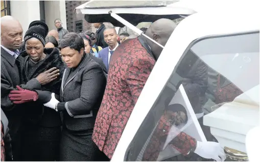  ?? PICTURE: MATTHEWS BALOYI/AFRICAN NEWS AGENCY ?? FINAL JOURNEY: Khensani Maseko’s mother Thembi cries at her daughter’s funeral yesterday. Khensani was laid to rest at Nasrec Memorial Park.