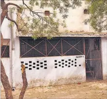  ?? ASHOK DUTTA/HT PHOTO ?? Saraswati Girls’ Inter College in Narhi has asbestos sheets as roof for classrooms.