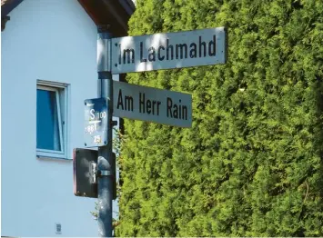  ?? Foto: Silva Metschl ?? „Im Lachmahd“heißt eine Straße in Syrgenstei­n. Doch was steckt hinter diesem Straßennam­en?