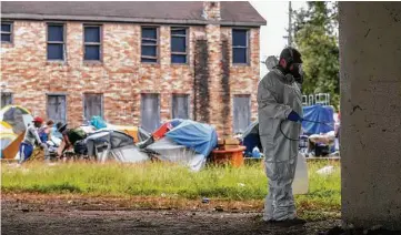  ?? Godofredo A. Vasquez / Houston Chronicle ?? City officials and homeless advocates are hoping a “low-barrier” shelter will help relocate people from homeless encampment­s under freeways to safer areas where they can access resources.